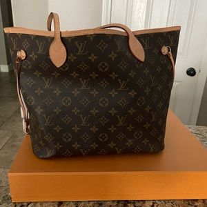 Louis Vuitton Neverfull MM Purse